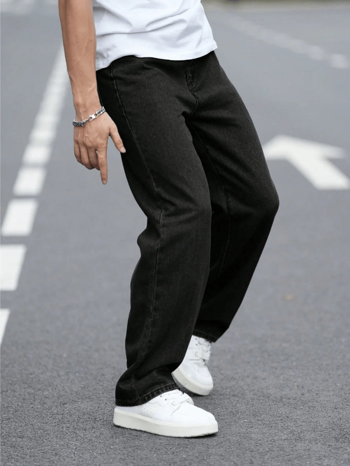 Men's Straight-Leg Casual Jeans with Five-Pocket Design in Black for All-Season Comfort and Mid-Rise Fit