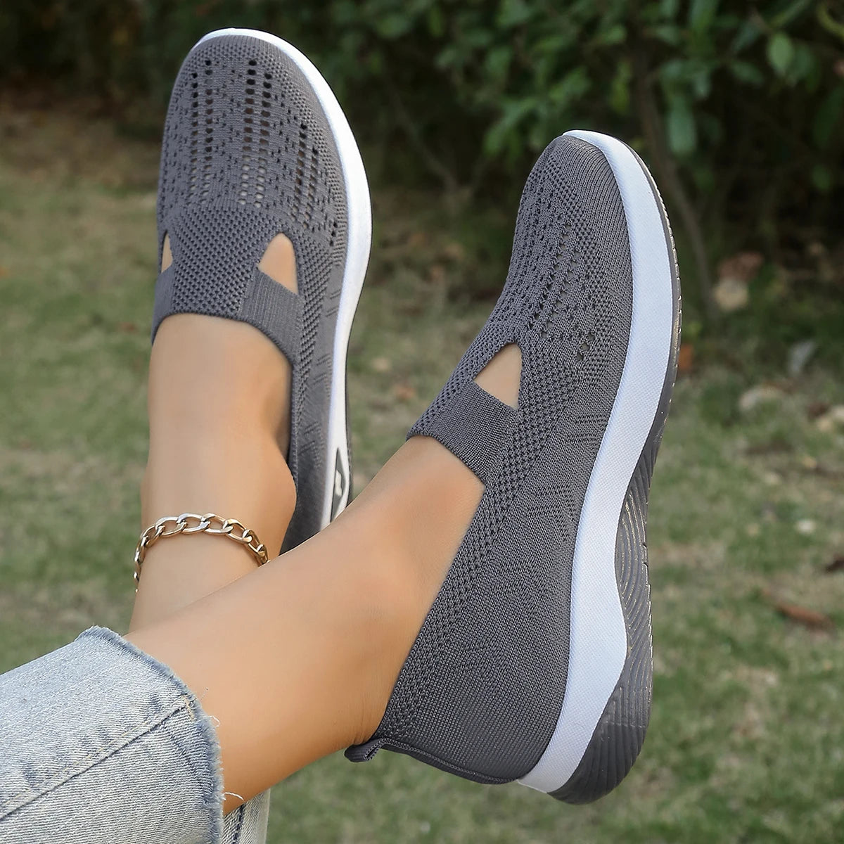Women's shoes, women's casual shoes, solid color breathable sports shoes, soft-soled lightweight walking shoes, low-top knitted