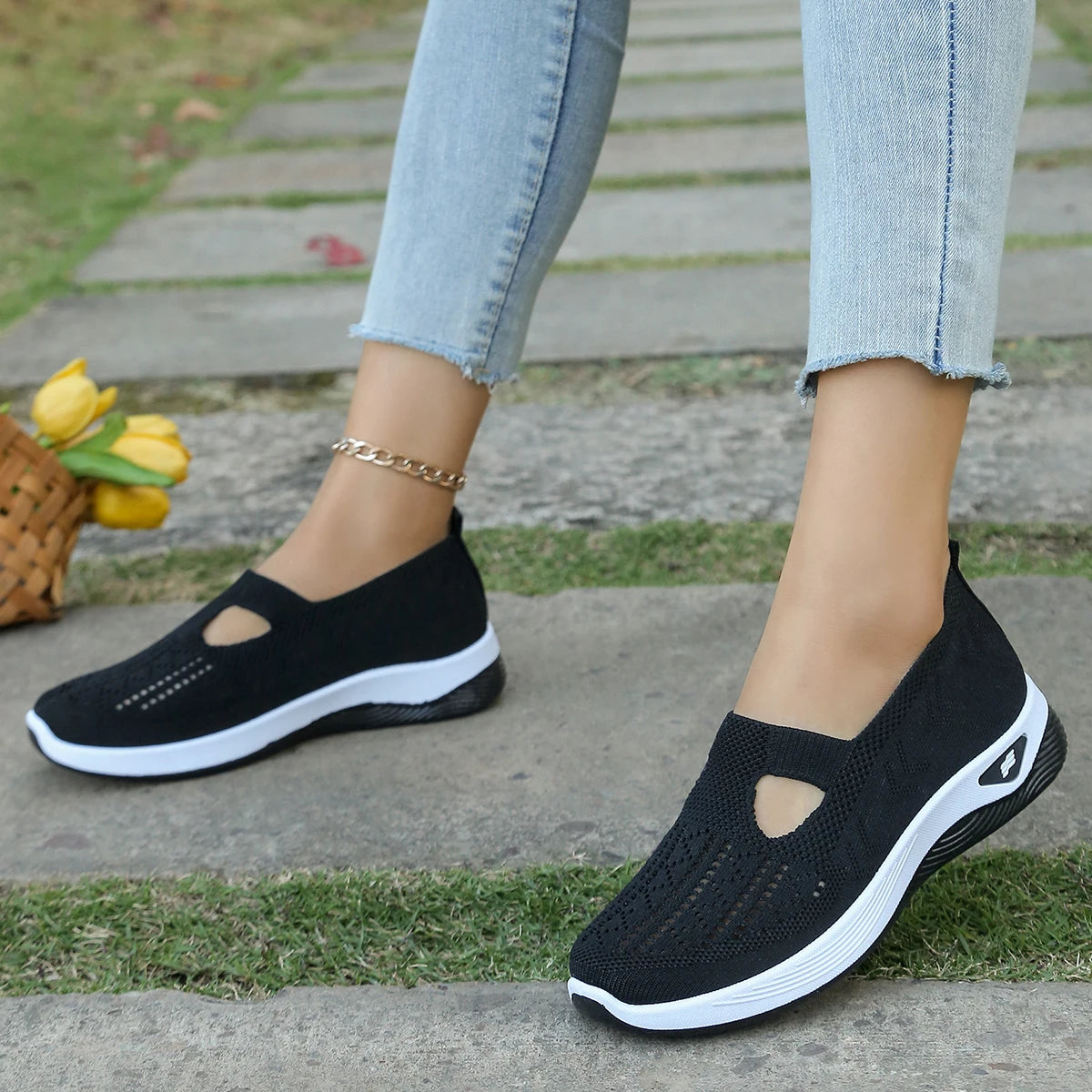 Women's shoes, women's casual shoes, solid color breathable sports shoes, soft-soled lightweight walking shoes, low-top knitted