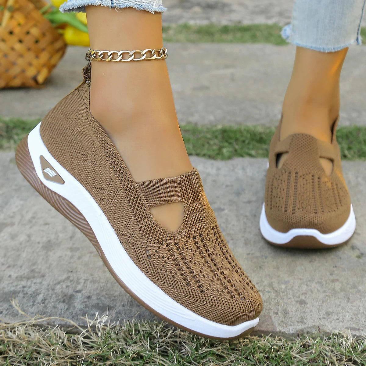 Women's shoes, women's casual shoes, solid color breathable sports shoes, soft-soled lightweight walking shoes, low-top knitted