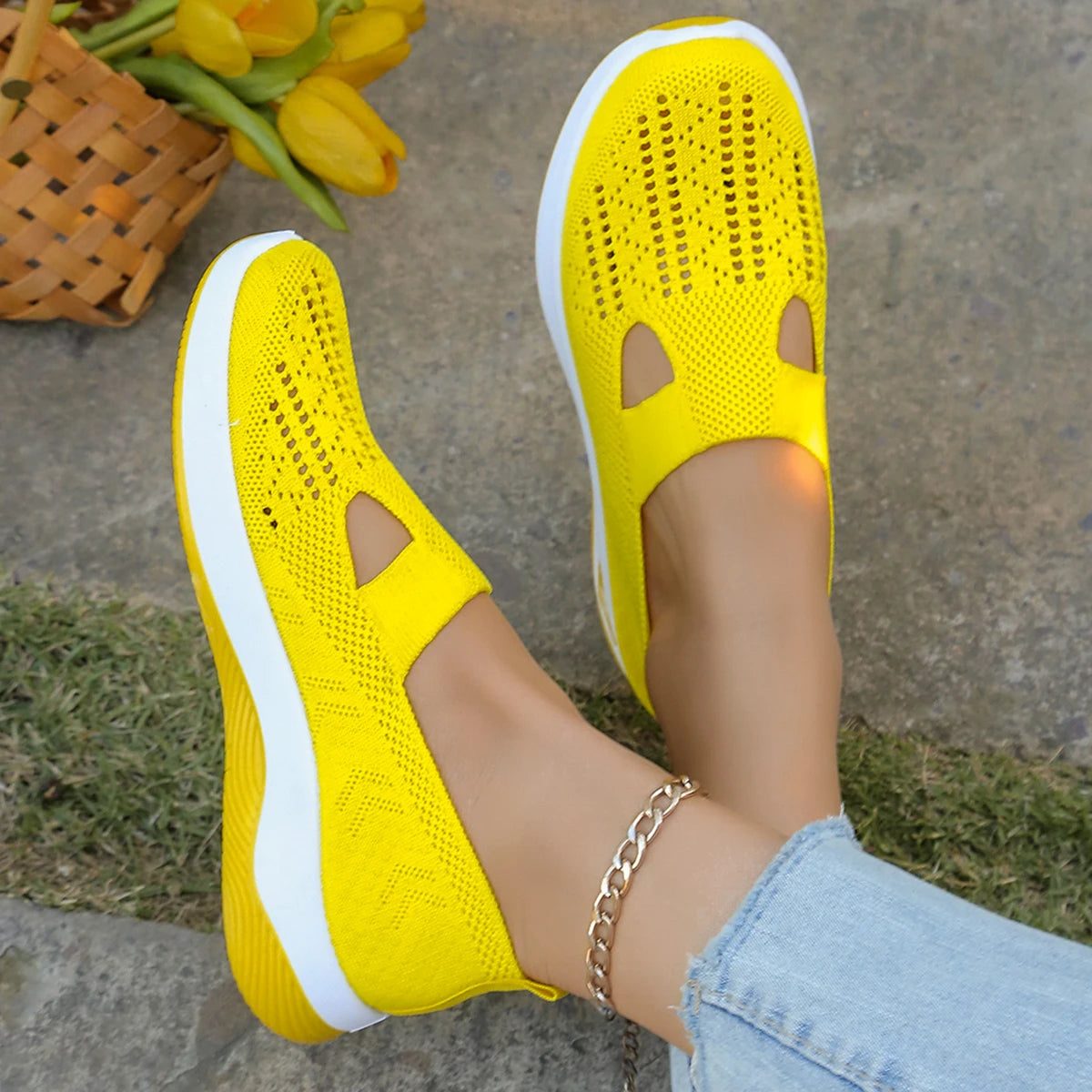 Women's shoes, women's casual shoes, solid color breathable sports shoes, soft-soled lightweight walking shoes, low-top knitted