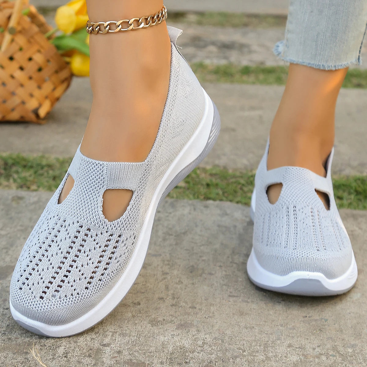 Women's shoes, women's casual shoes, solid color breathable sports shoes, soft-soled lightweight walking shoes, low-top knitted