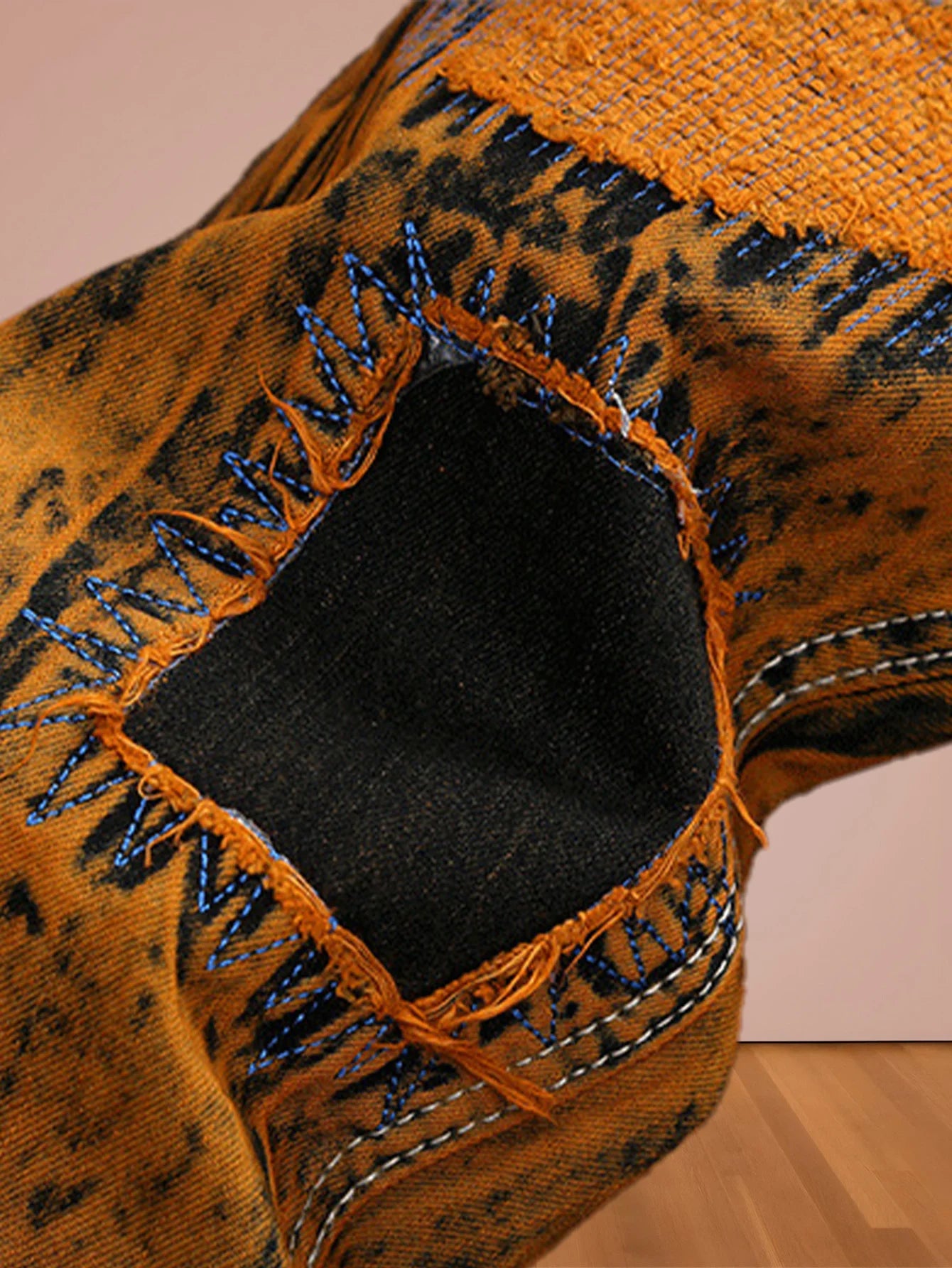 American youth pop hole personality makes old straight jeans for men.