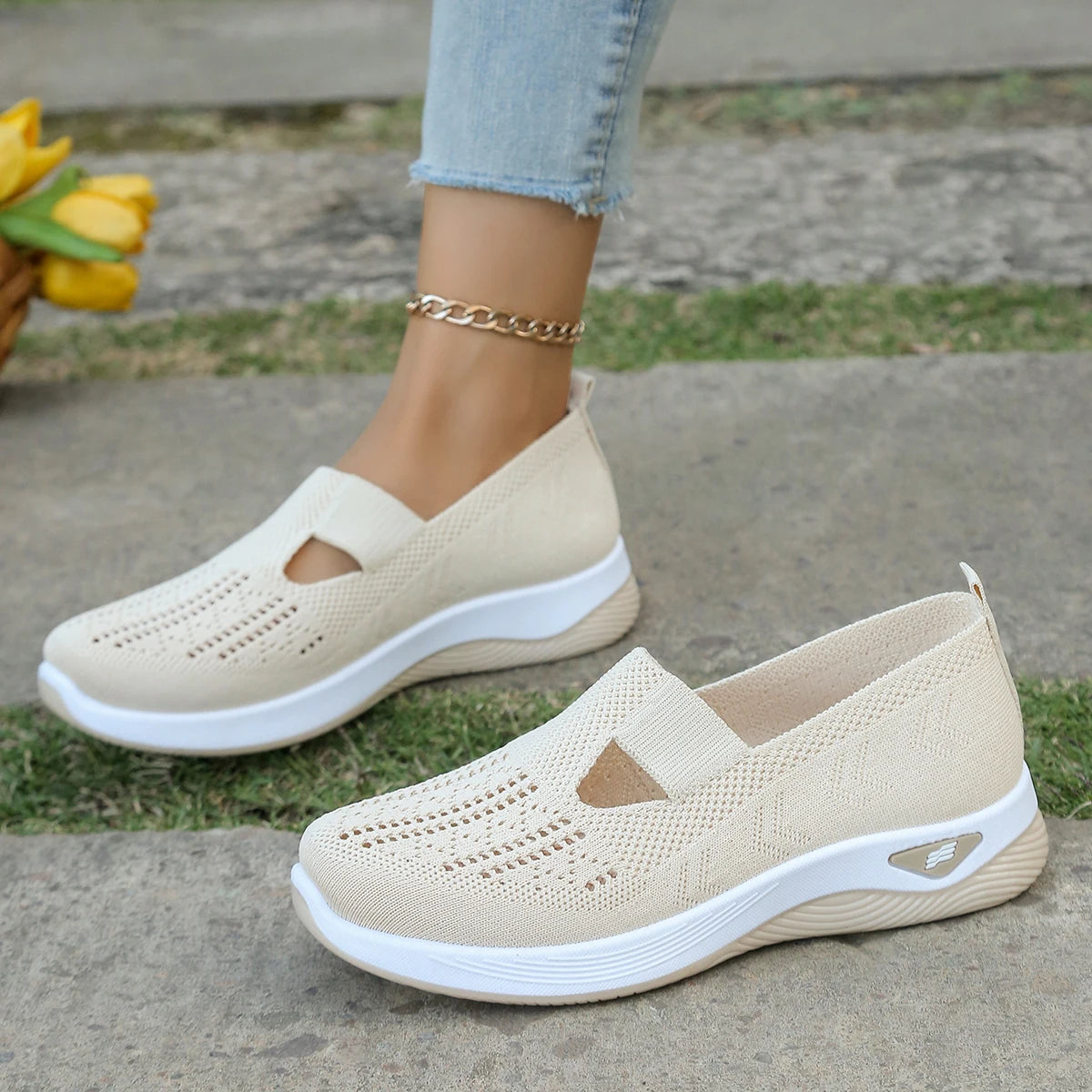 Women's shoes, women's casual shoes, solid color breathable sports shoes, soft-soled lightweight walking shoes, low-top knitted