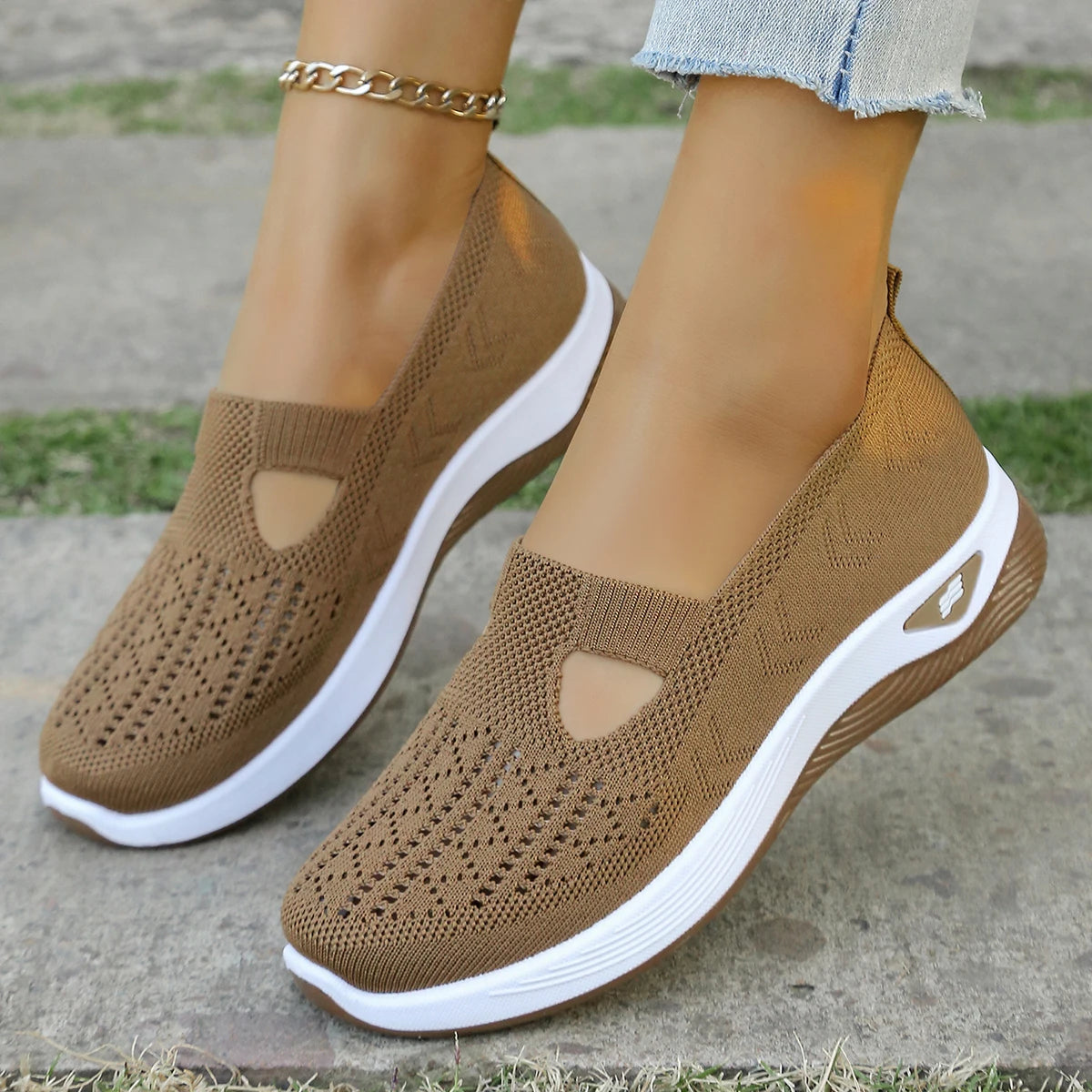 Women's shoes, women's casual shoes, solid color breathable sports shoes, soft-soled lightweight walking shoes, low-top knitted