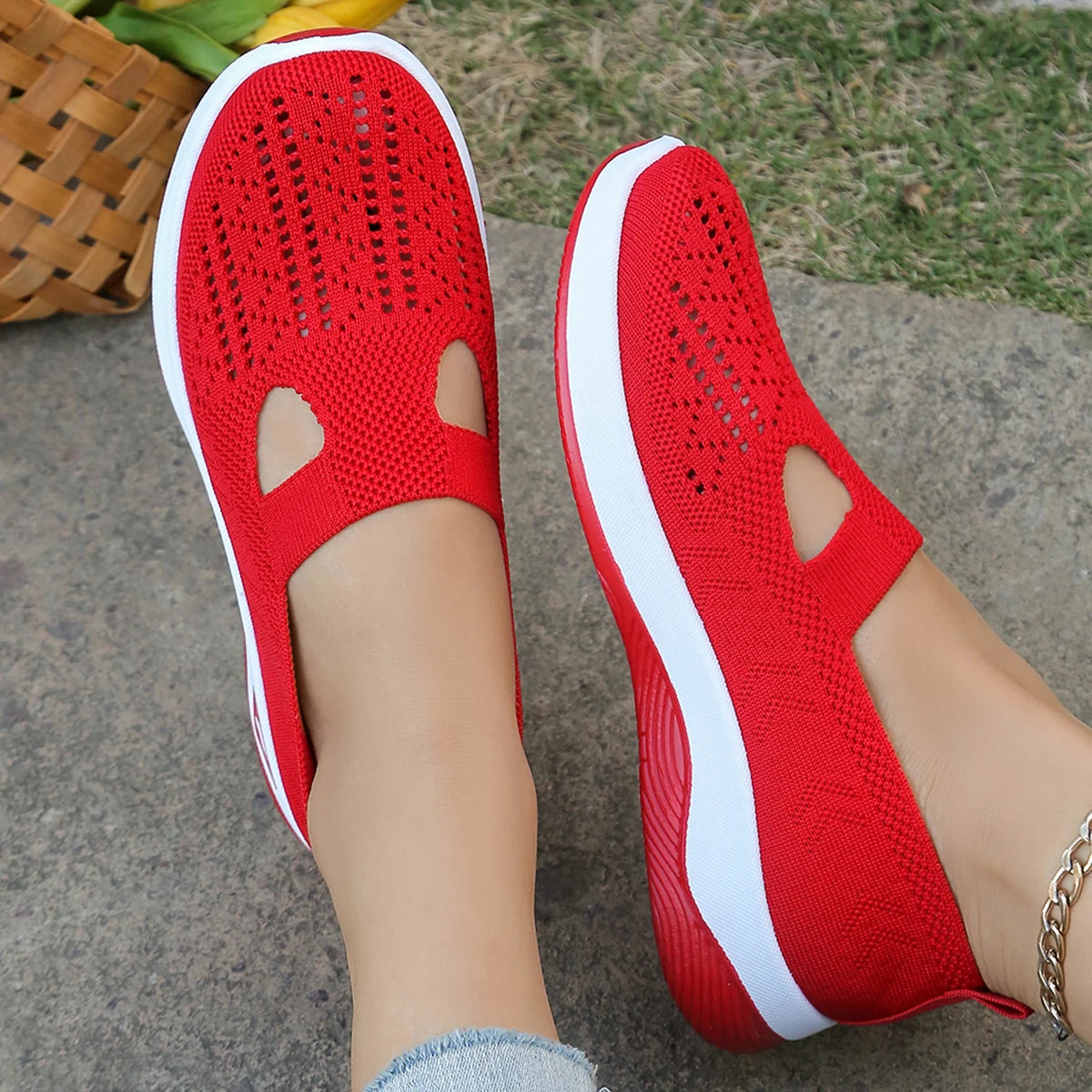 Women's shoes, women's casual shoes, solid color breathable sports shoes, soft-soled lightweight walking shoes, low-top knitted